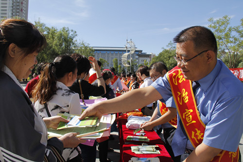 市院助力旅发大会，开展普法咨询活动