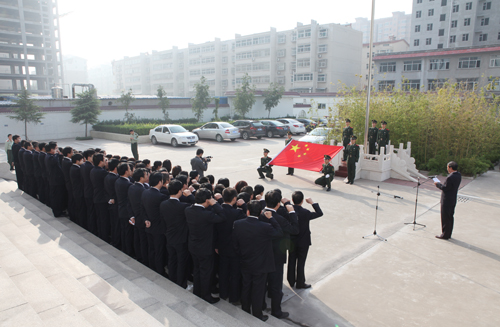 侯马市院：举行升国旗仪式喜迎祖国62华诞